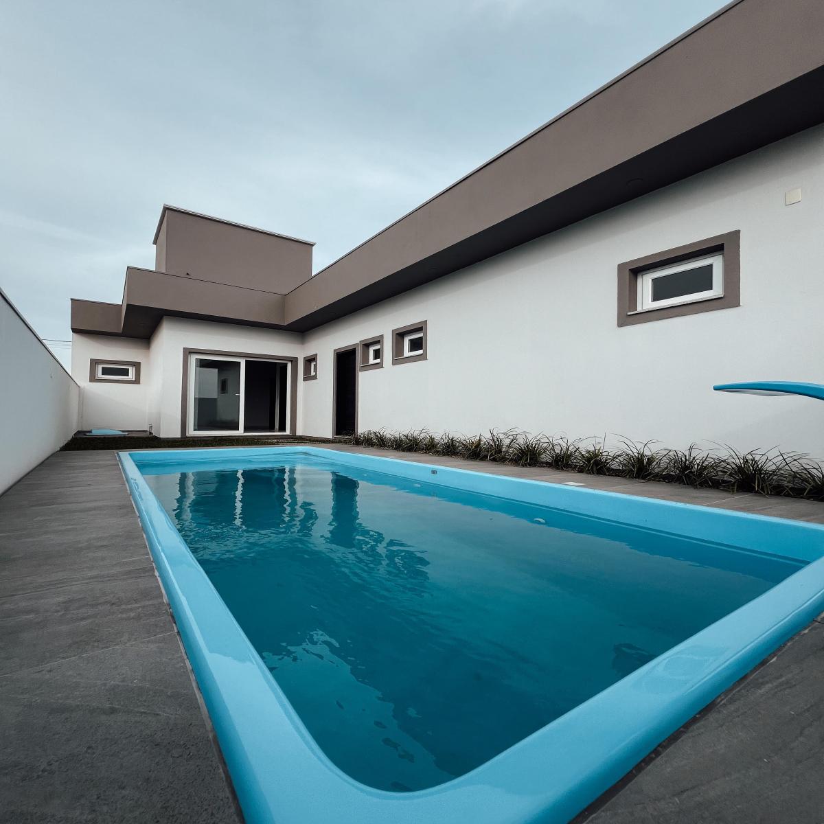 Casa de alto padrão c/ piscina - Açores